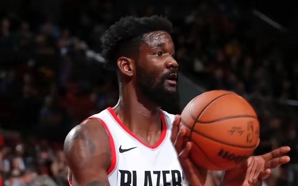 NBA开拓者目前有四大中锋：​1.艾顿，他是2018年状元秀，现年26岁，身高2