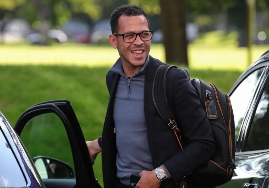 前切尔西主帅罗塞尼尔被称为代课老师，这绰号绝了，他真有点像那种住在伦敦合租房里兼