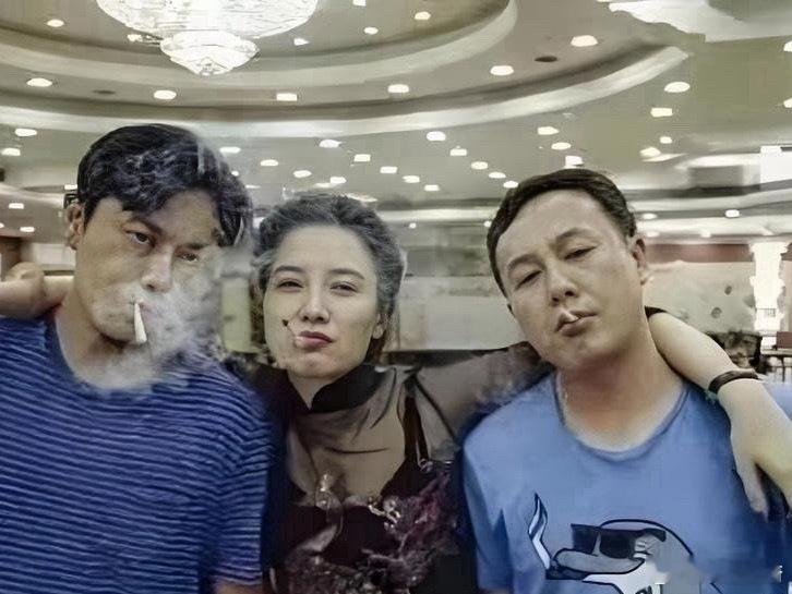 宋佳原来跟张颂文早就认识了？但是这个姿势不太好吧 