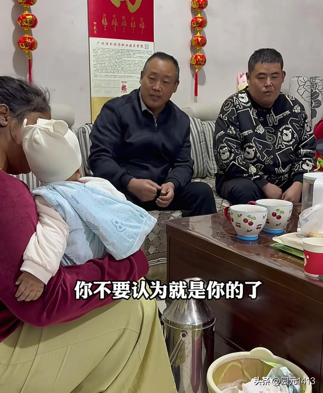 凯伦和陆游之间又发生了小矛盾，凯伦背着陆游想把钱打给她的舅妈。还在外网上发一些数