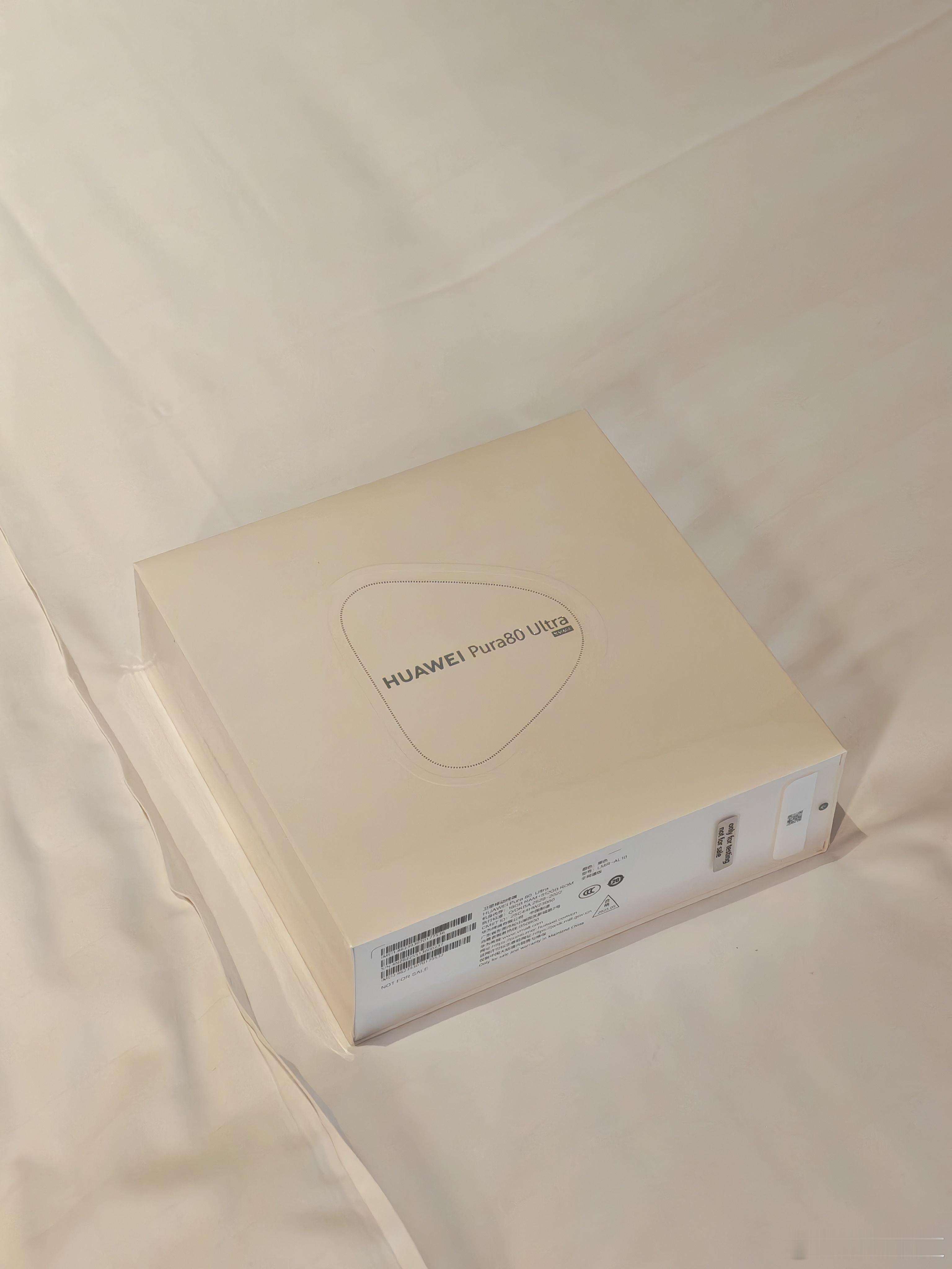 是谁啊，这么排面，已经拿到了华为Pura 80 Ultra！[哈哈]Pura80