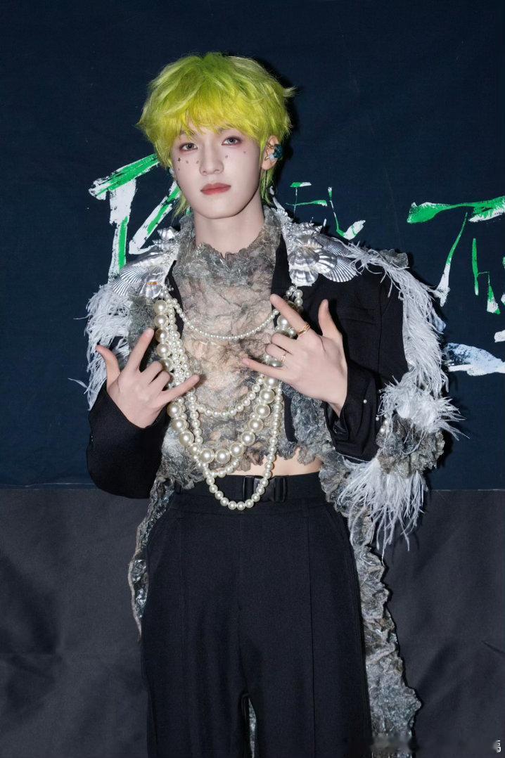 张泽禹连续两年收到利物浦的生日祝福 18岁利物浦送祝福，19岁利物浦继续送。张泽