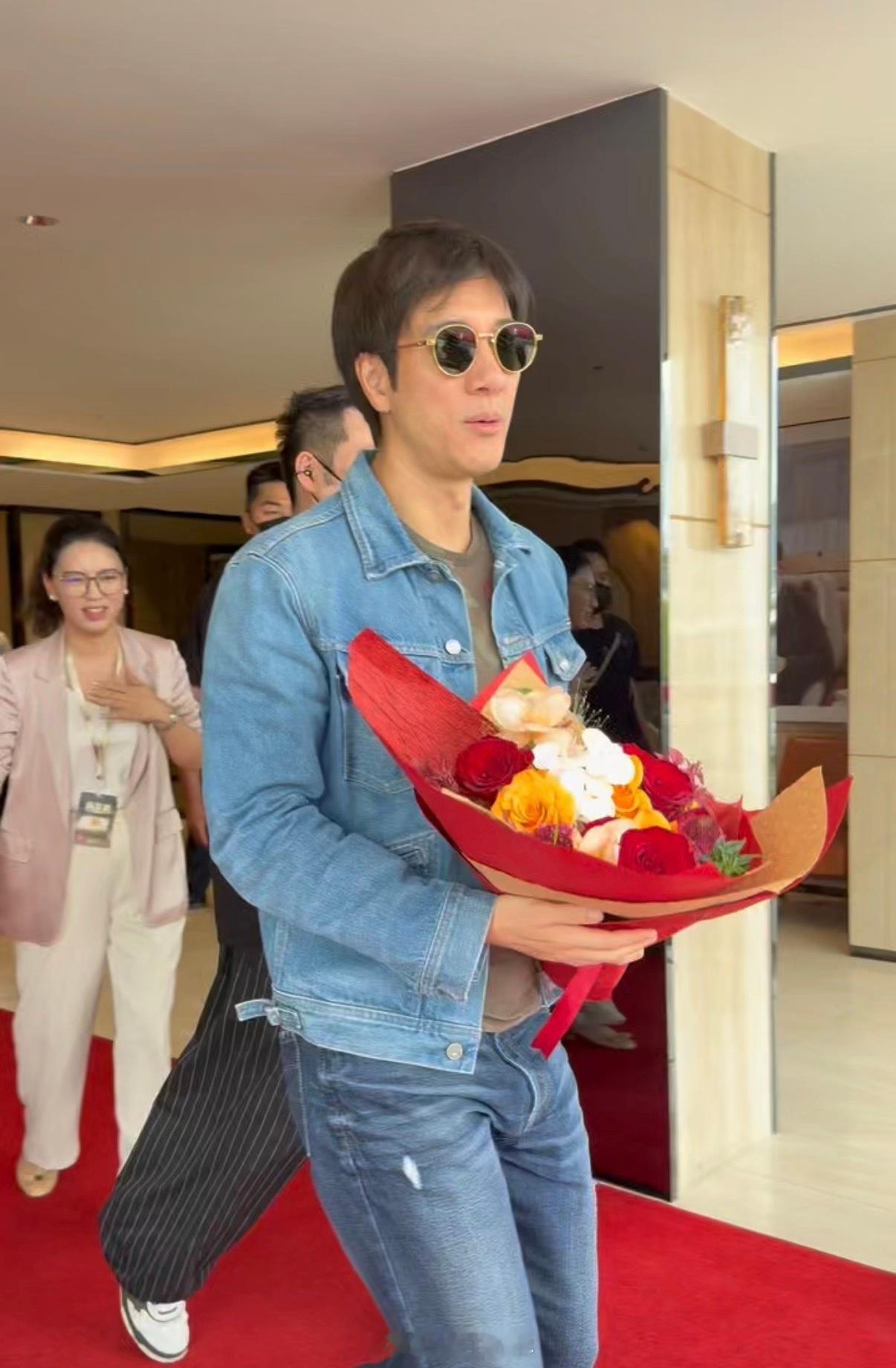 王力宏惊呼闪充改变世界看到王力宏去腾势N9闪充版发布会现场了二哥对“闪充”是赞不