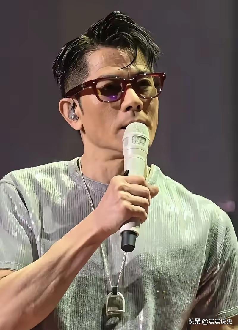 60岁的郭富城，在广州演唱会对着满场观众说了一句全场安静的话：我完全无法接受自己