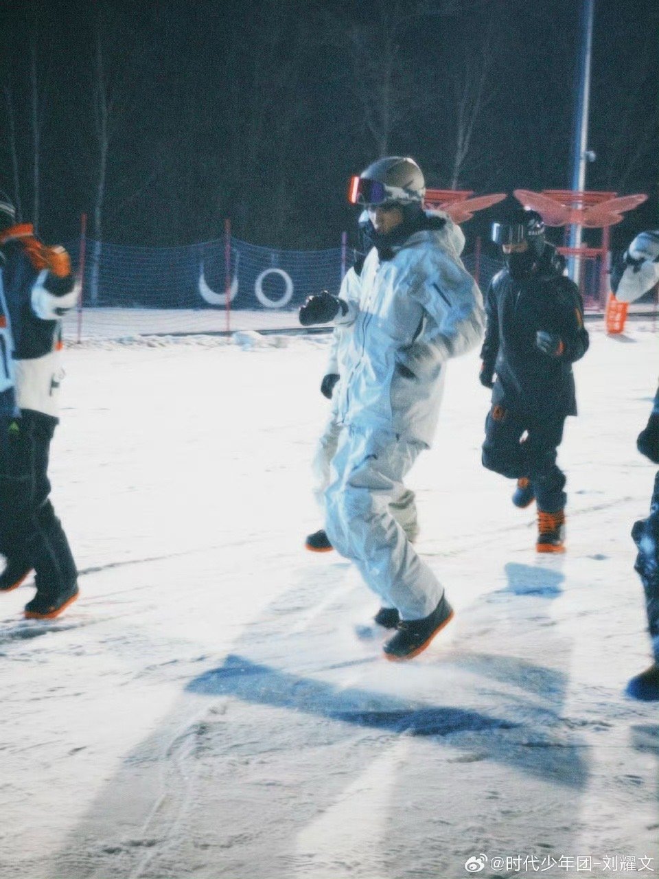 刘耀文说自己太有天赋了刘耀文晒滑雪 我狗：爱你老己，雪场见