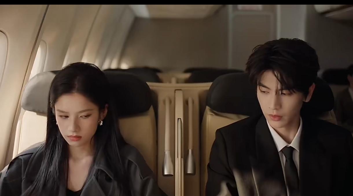 最近刷到好多消息，说张凌赫要演爱奇艺这部悬疑爱情剧，人设还是硬朗搜救队长，光想想