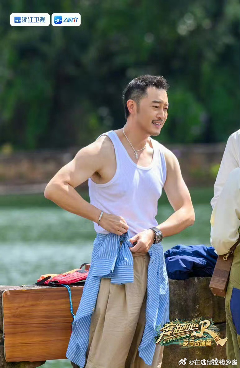 #这还是沙溢吗#啊哈哈哈对不起看到这张图我居然觉得有点“虐待老人”不是真的说是老