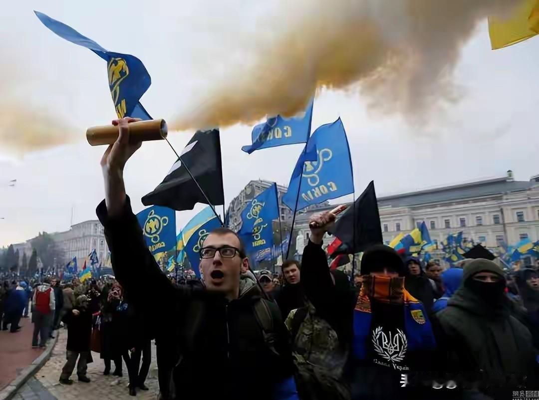 俄乌战局生变！乌民意大反转，4成民众愿弃地求和，泽连斯基彻底懵了
 
俄乌冲突鏖