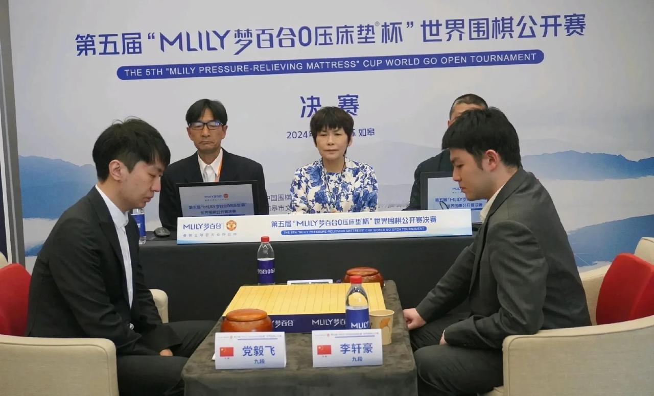 大器晚成~梦百合杯李轩豪首夺世界冠军



第五届M|ily梦百合杯世界围棋公开