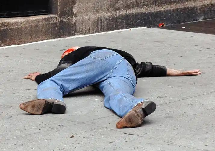 “这就是借钱不还的结果？”内蒙古男子讨要4000元，对方猝死后家属索赔35万，法