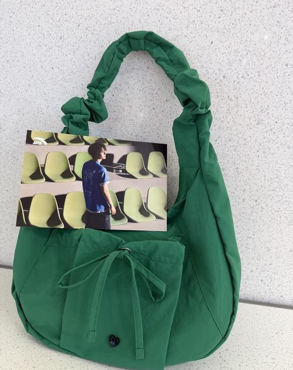 5号背这个参加博哥生日会灰常可💚
王一博 王一博生日快乐 安踏 绿色包包 这包