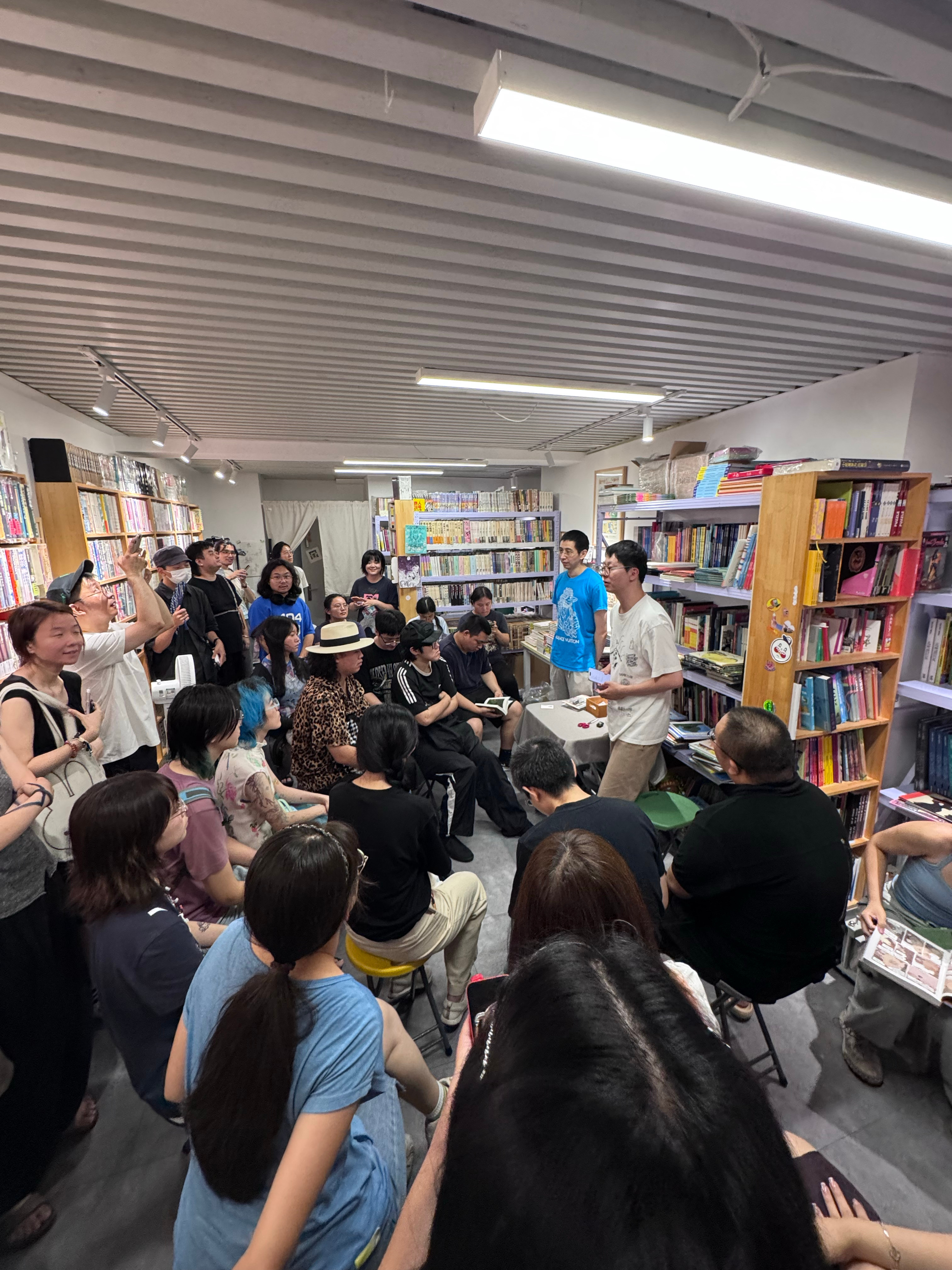 木鸟漫画十年了，听一鸣、猫咪星、起立和周悦聊了聊从和平里到北河沿到广渠门的不同阶