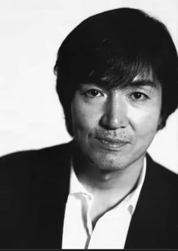 日本作家东野圭吾去世了，死因是直肠癌，享年68岁，离世前孑然一身。1997年与前