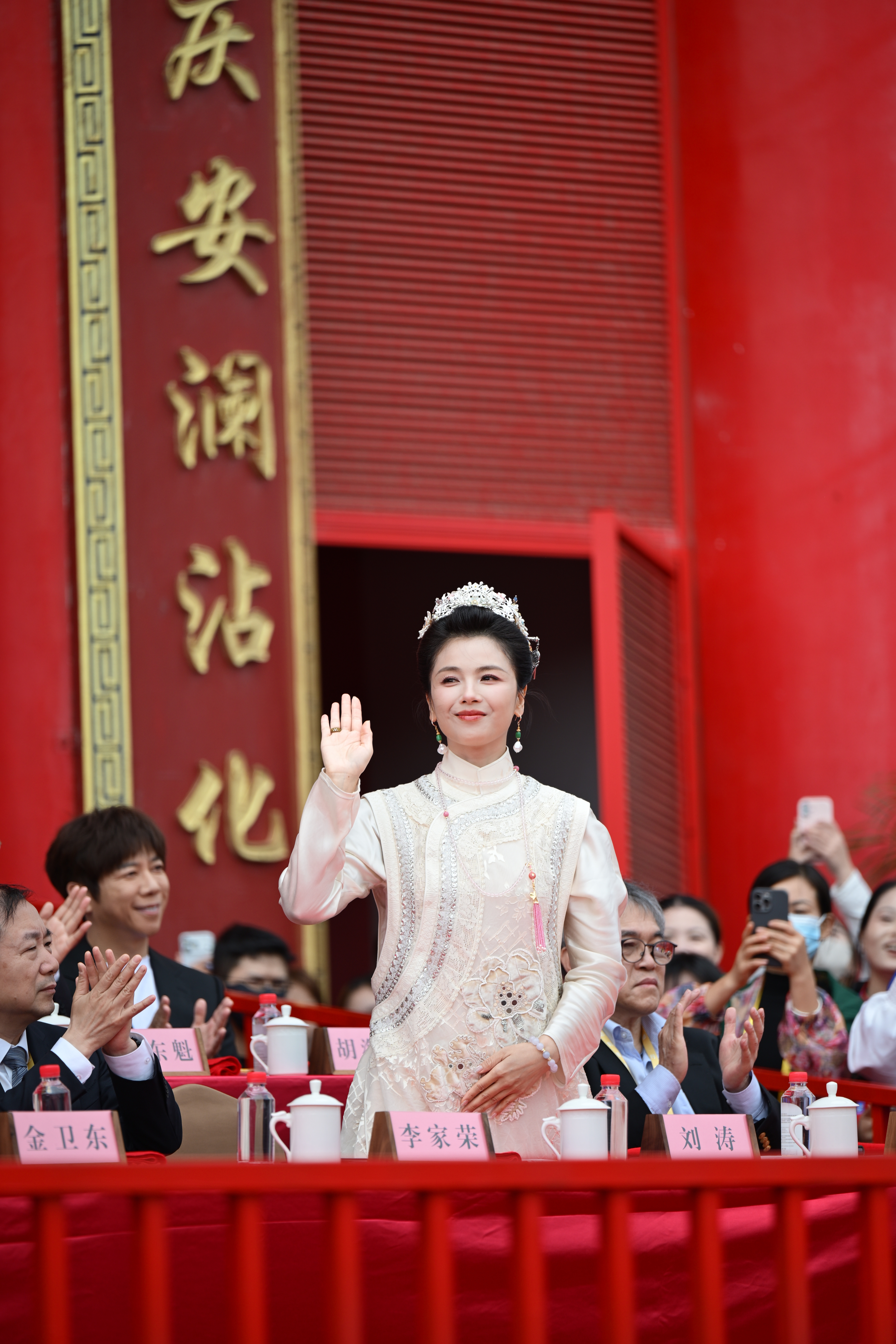 刘涛端庄神性美！ 