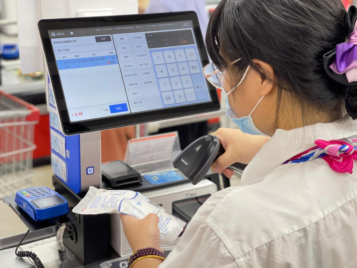 冷知识：超市扫码枪不用贴商品，靠光线感应，隔空就能识别价格

去超市买东西结账的