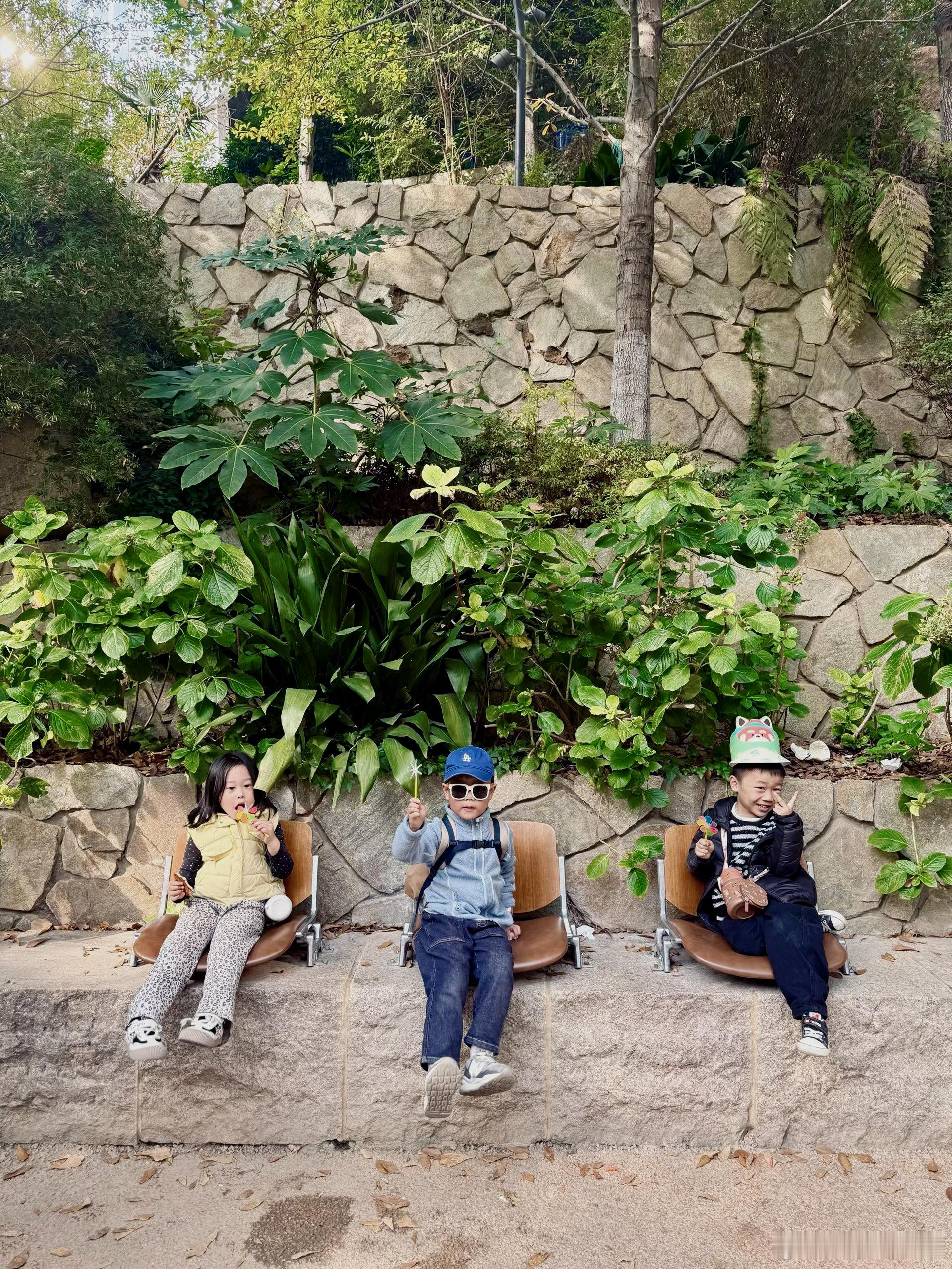 姐妹们！最近解锁超赞的萌宠乐园，土拨鼠贴贴、亲子互动双buff叠满，快乐值拉到爆