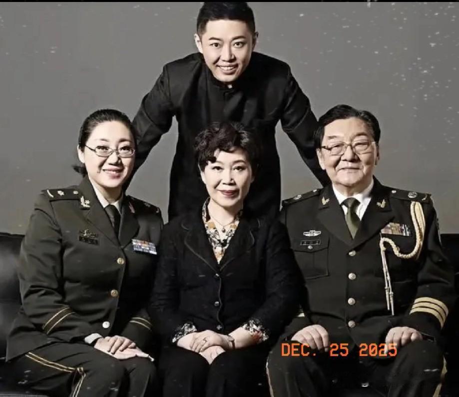 84岁高龄的

导演翟俊杰走了，

最舍不得他的不是他的影迷，更不是他的老伴张春