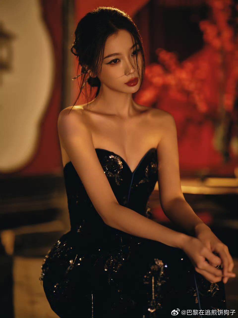 虞书欣三抓王一栩 虞书欣这种“台上女神台下憨憨”的反差太戳人了，获奖时从容得体，