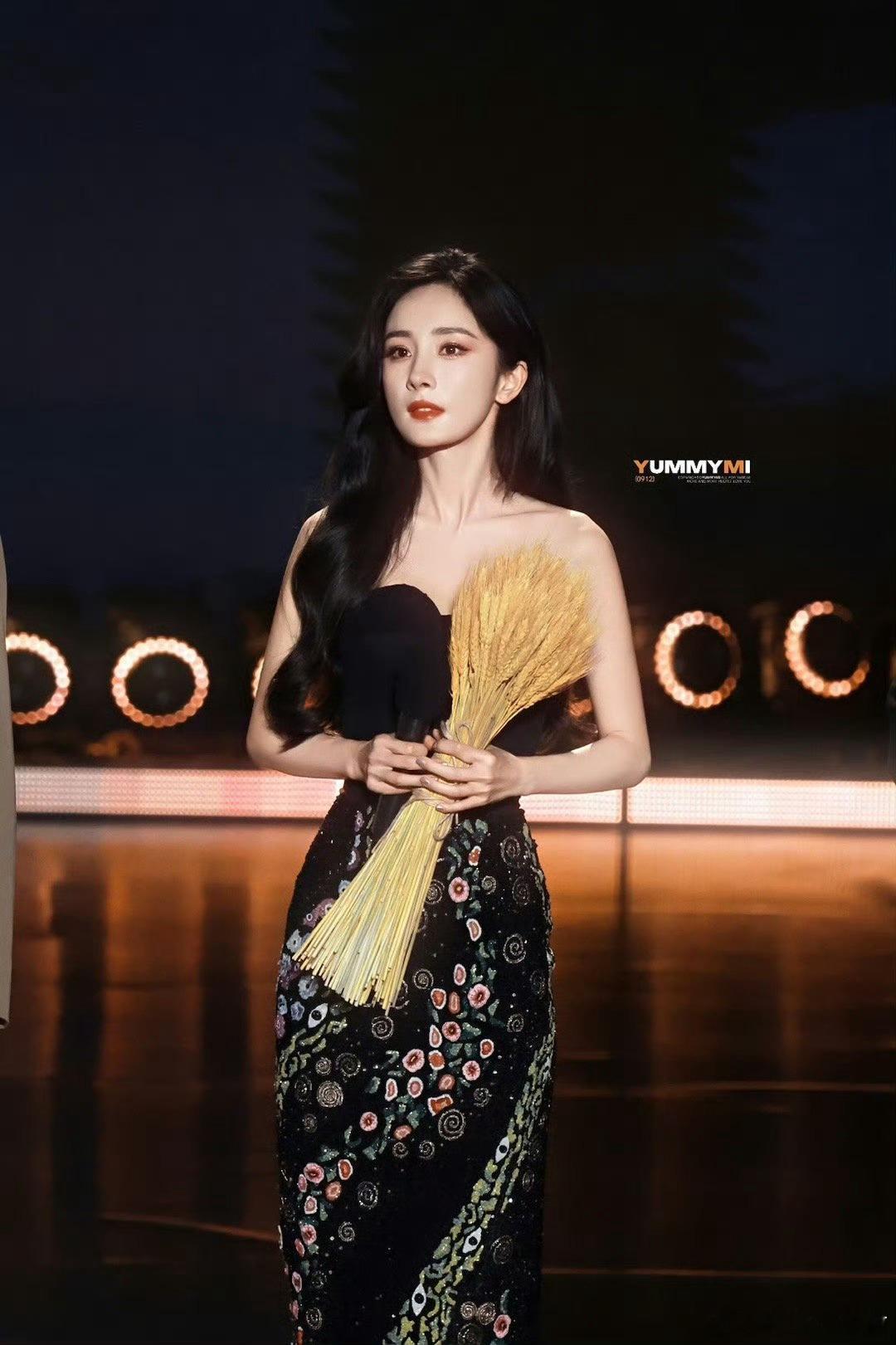 杨幂每次的获奖发言都字字戳心，宁绣绣对命运不公的反抗、从依附到独立的觉醒，早已和