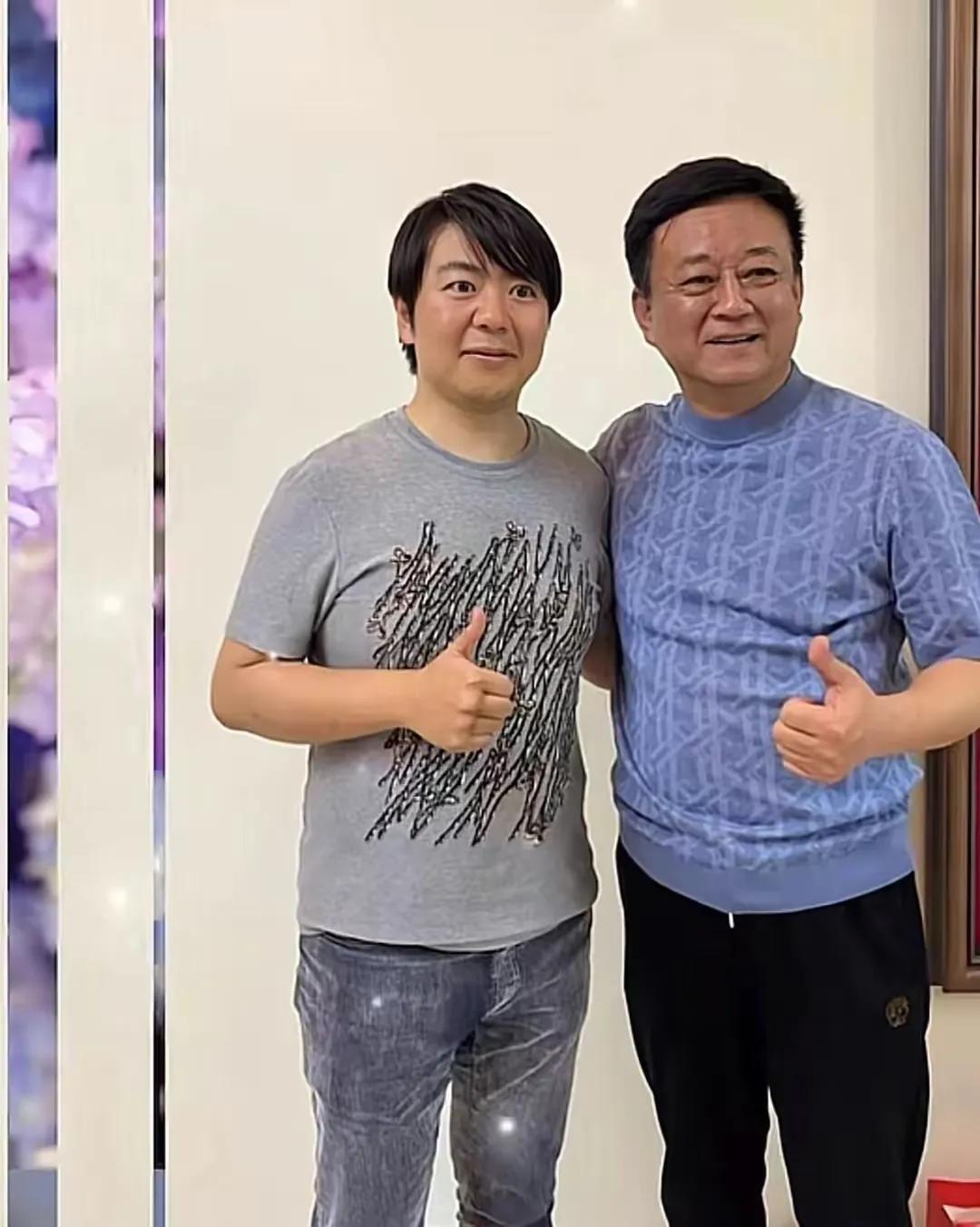 央视主持人朱军，最新近况曝光！

6月13日，已经很久未曾公开露面的朱军，突然引