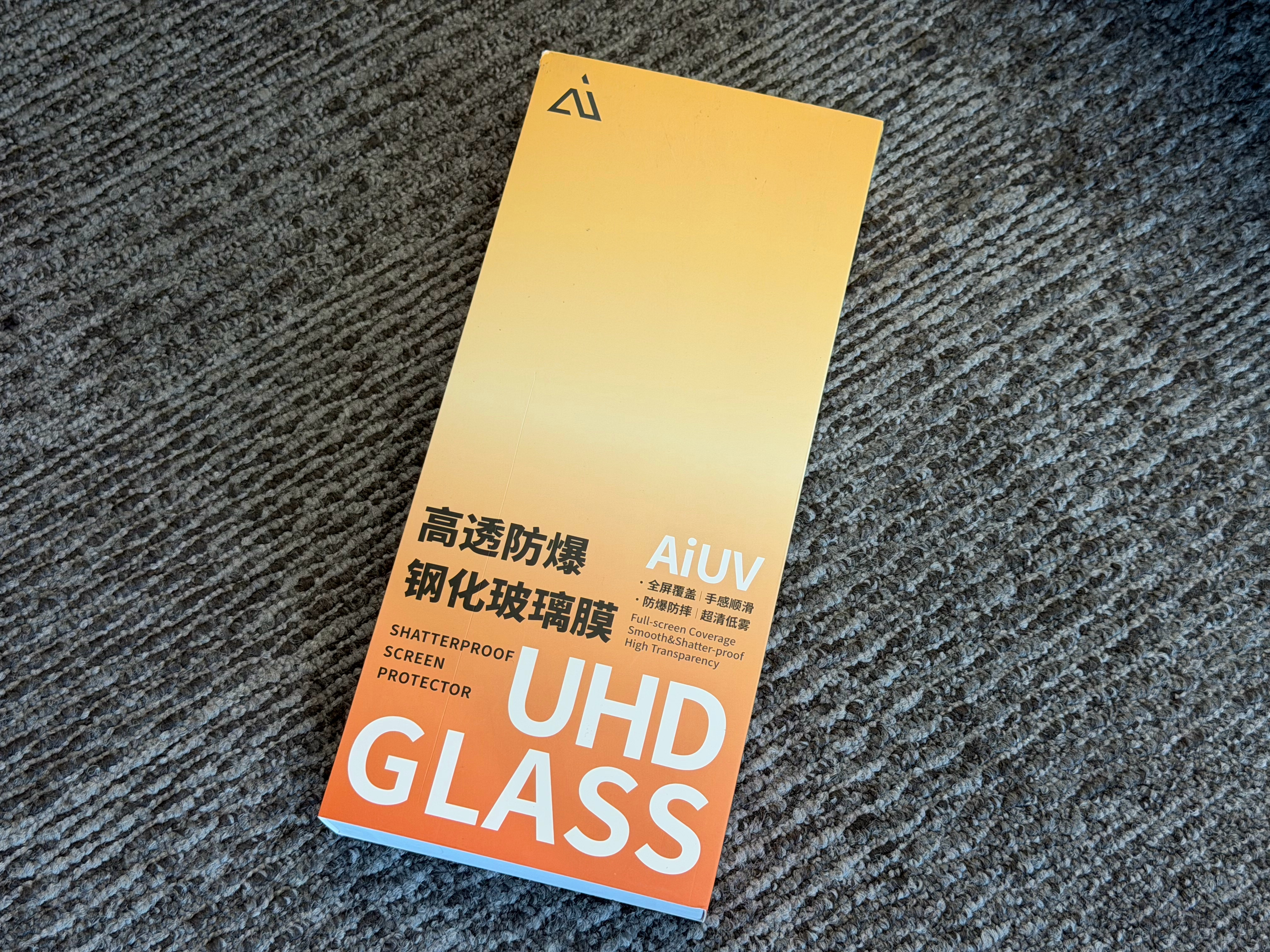 前阵子发微博询问手机贴膜用啥好，收到了两位数码大V的投喂，非常感谢，脚部博主竟然