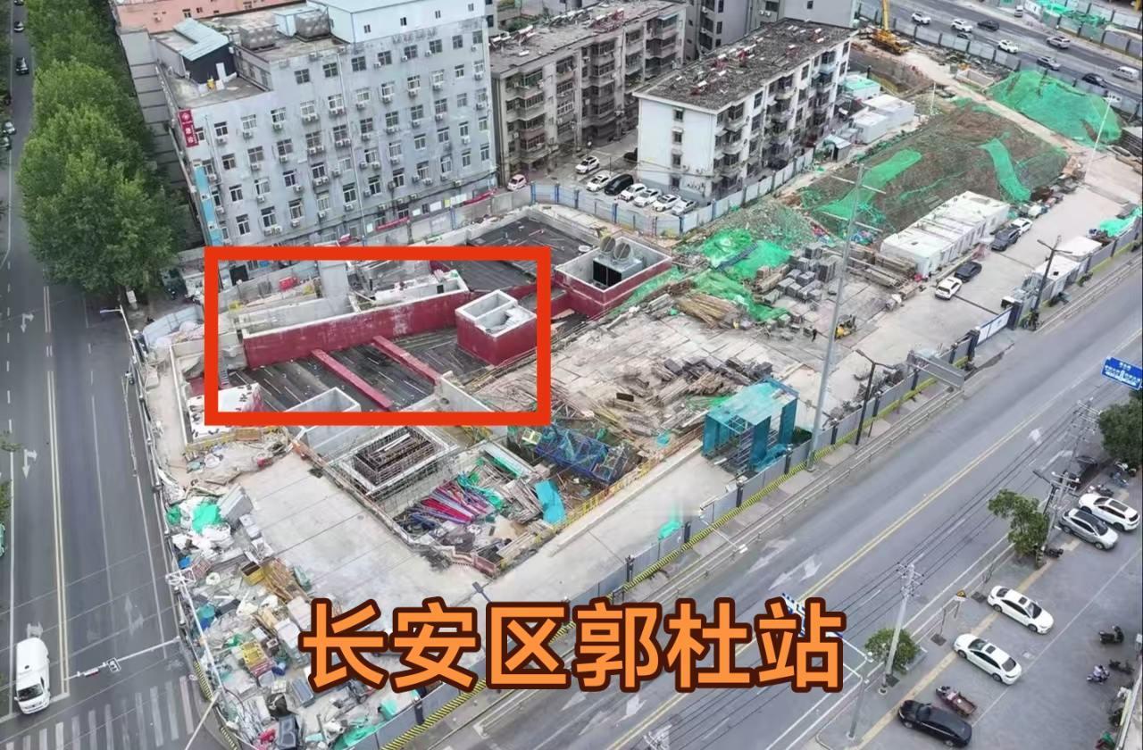长安区地铁十五号线郭杜站有几个出口？