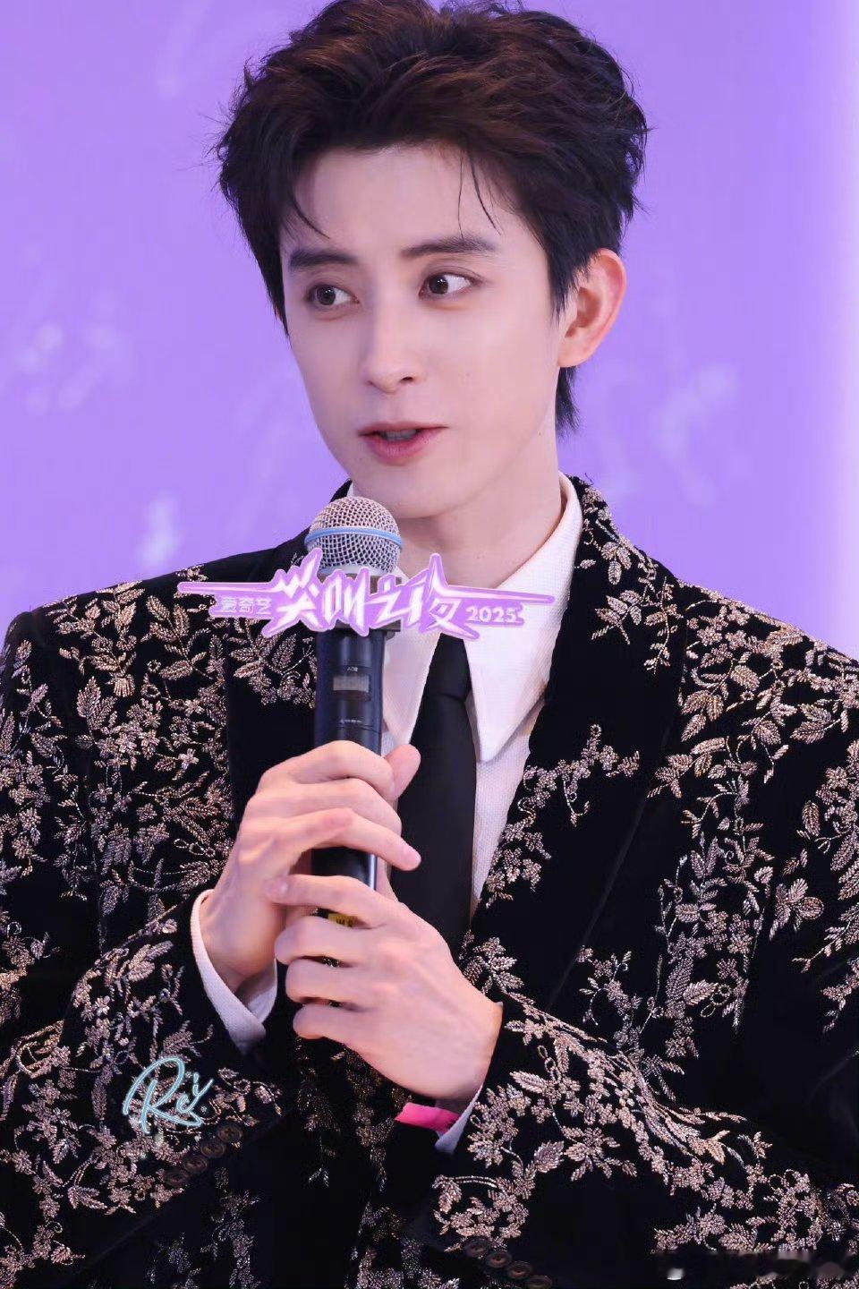 敖瑞鹏官宣微博之夜啦，好期待帅哥走红毯