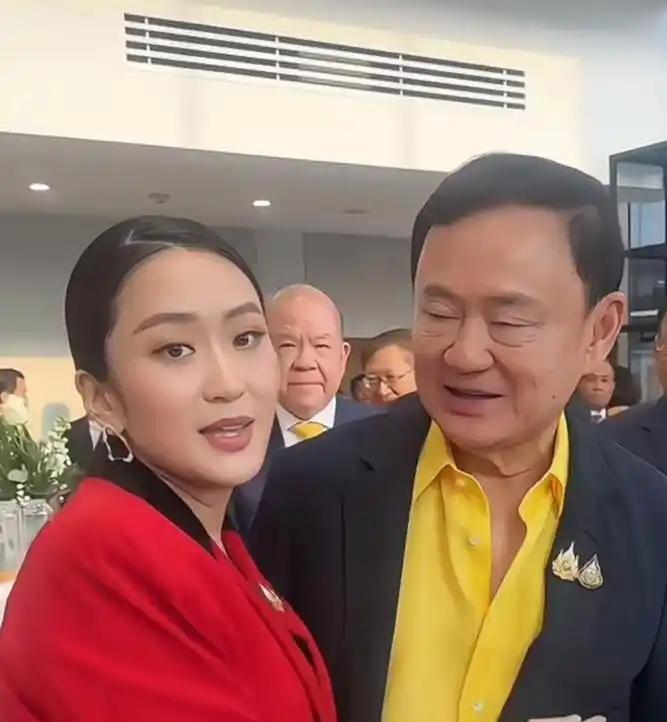 为什么9月9日泰国高院称他信住院一年不算数，必须重新服刑一年？
首先泰国最高法院