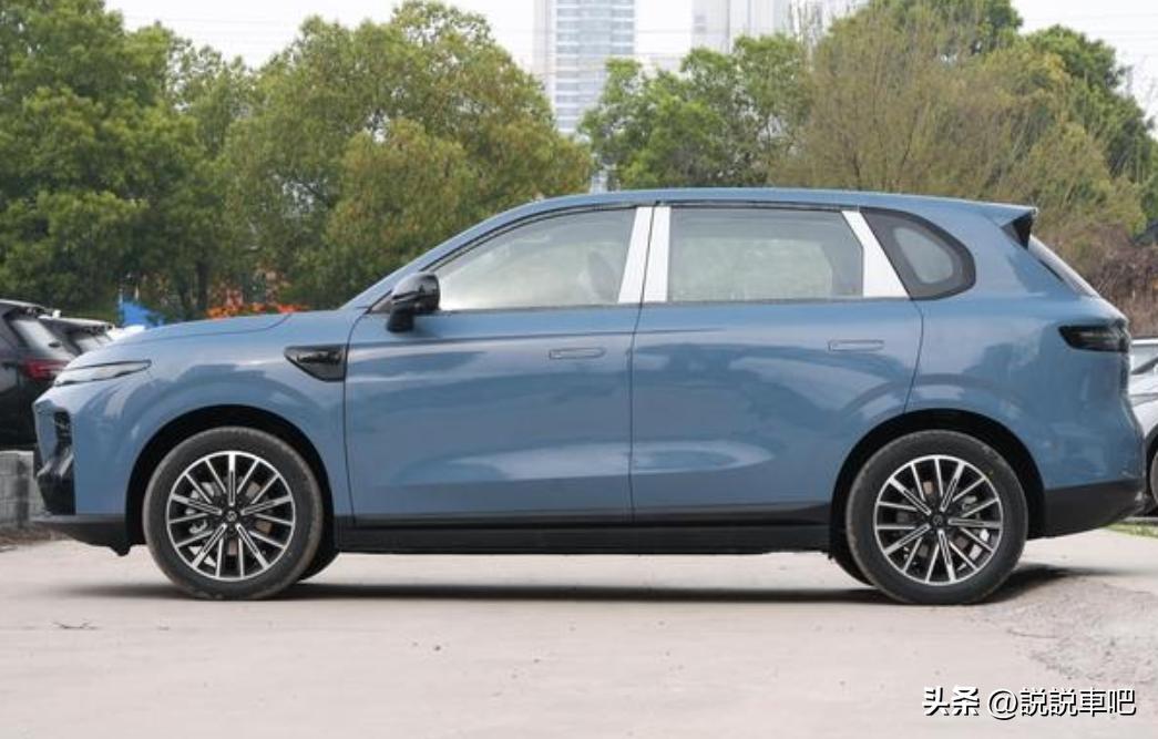 姐妹们，真的要说句大实话！零跑B10这玩意儿，真的太适合咱们这种天天在城市里穿梭