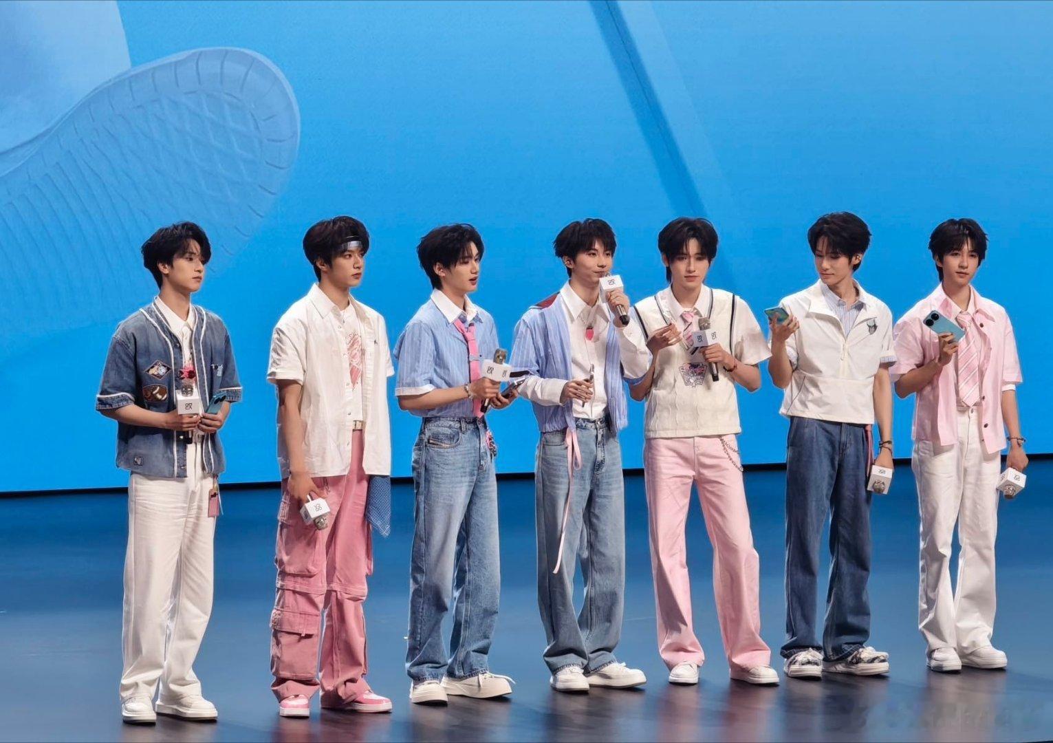 我将反复品味这个时代少年团时代少年团每一次合体都有惊喜 他们合体的时候就是属于少