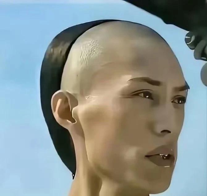 靳东在没火之前，瘦得跟竹竿似的，为了演好角色可真够拼的！