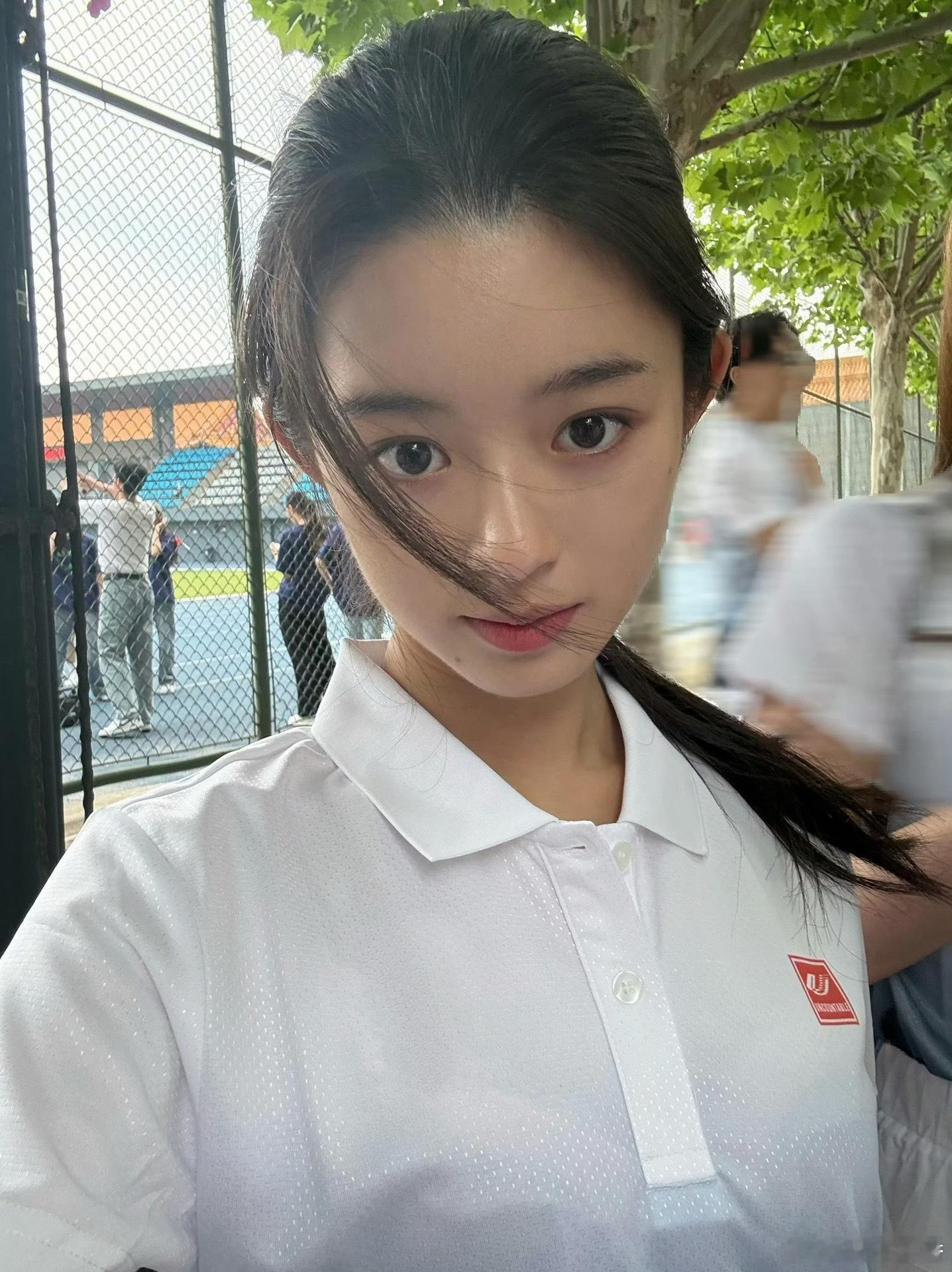 骨朵 morning 黄杨钿甜苏琳 你是飞扬青春里，最特别的存在。早安