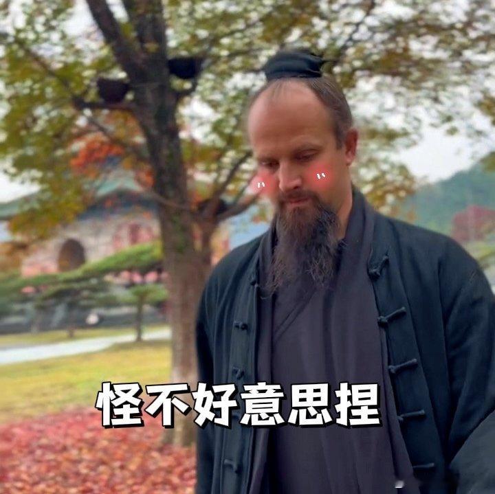 美国小伙学武当棍带出600洋弟子  为功夫梦，杰克投身武当 14 年。如今他棍法