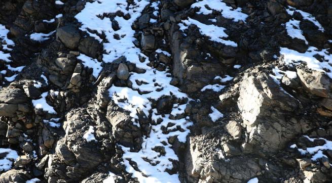 希腊瓦尔杜西亚山脉发生雪崩，造成四人遇难。

12月25日，来自雅典的四名登山者