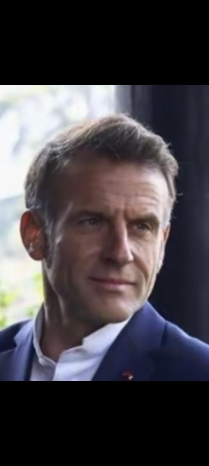 凝望成都，马克龙记住东方。
少年不知愁滋味，1977年出生的小龙已经干了8年总统