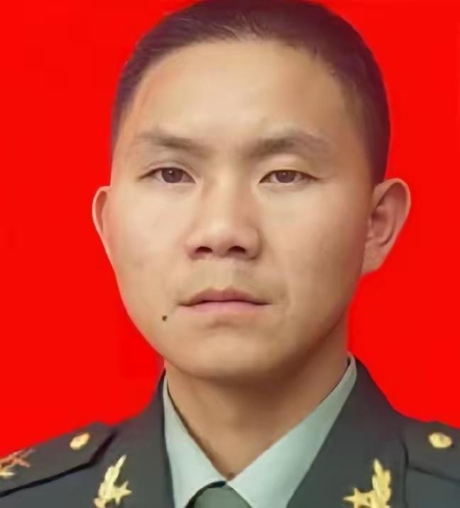 真解气！K148次列车上，76名劫匪碰上军人天团，结局太痛快！

2001年春运