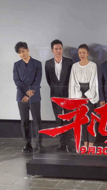 黄晓明和冯绍峰这是互相嫌弃吗？有那么一瞬间感觉这俩人像极了离了婚再相见的夫妻，为