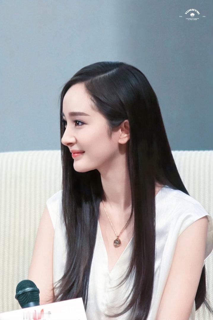 杨幂  ym杨幂冯湮儿 ym 杨幂冯娷 🦊“你带着浪漫的气息徒步走过 我看着路