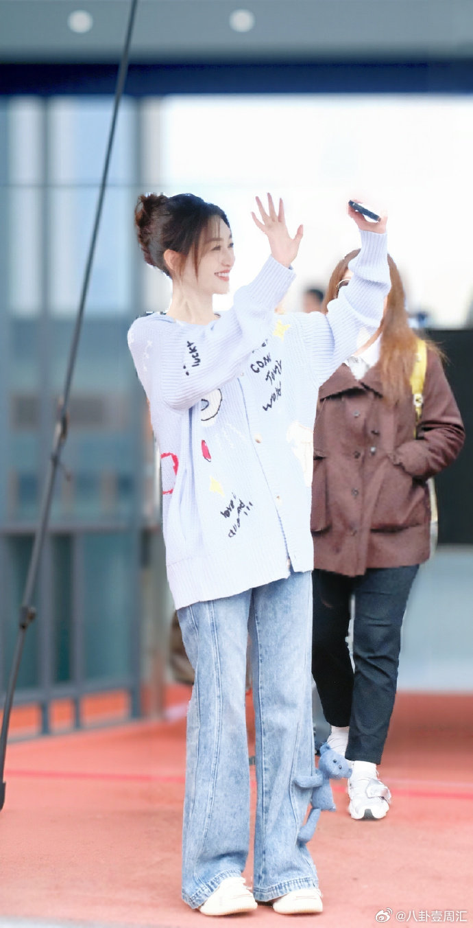 我拍了拍乘风乘风2026 陆续更新的上班路透，姐姐们状态绝佳，坐等惊艳亮相 