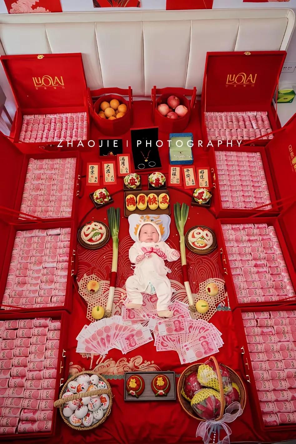 仪式感满满，刚出生就衣食无忧了……[捂脸]