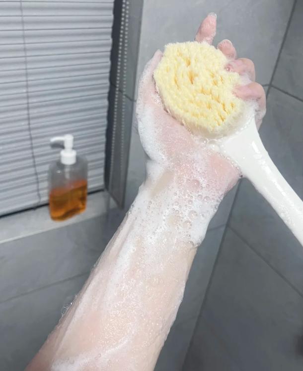 闺蜜昨天半夜跑急诊去了！说是洗完澡突然心慌气短，喘不上气，吓死个人！住了院才知道