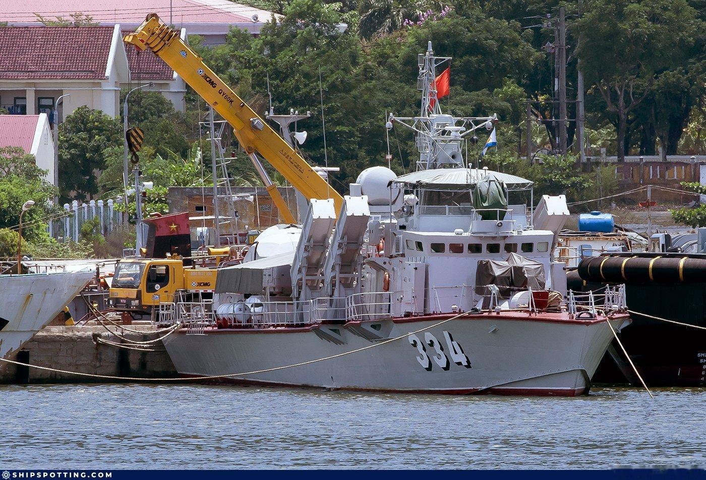 越南海军206-М型鱼雷艇拆除533 毫米鱼雷发射管安装4枚越南国产VCM-01