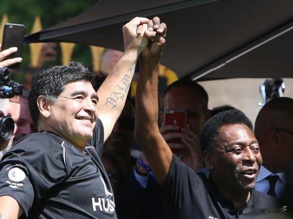 两代球王，贝利说：希望在天堂与马拉多纳踢球，如果是对手，谁的胜算更高，如果是对友