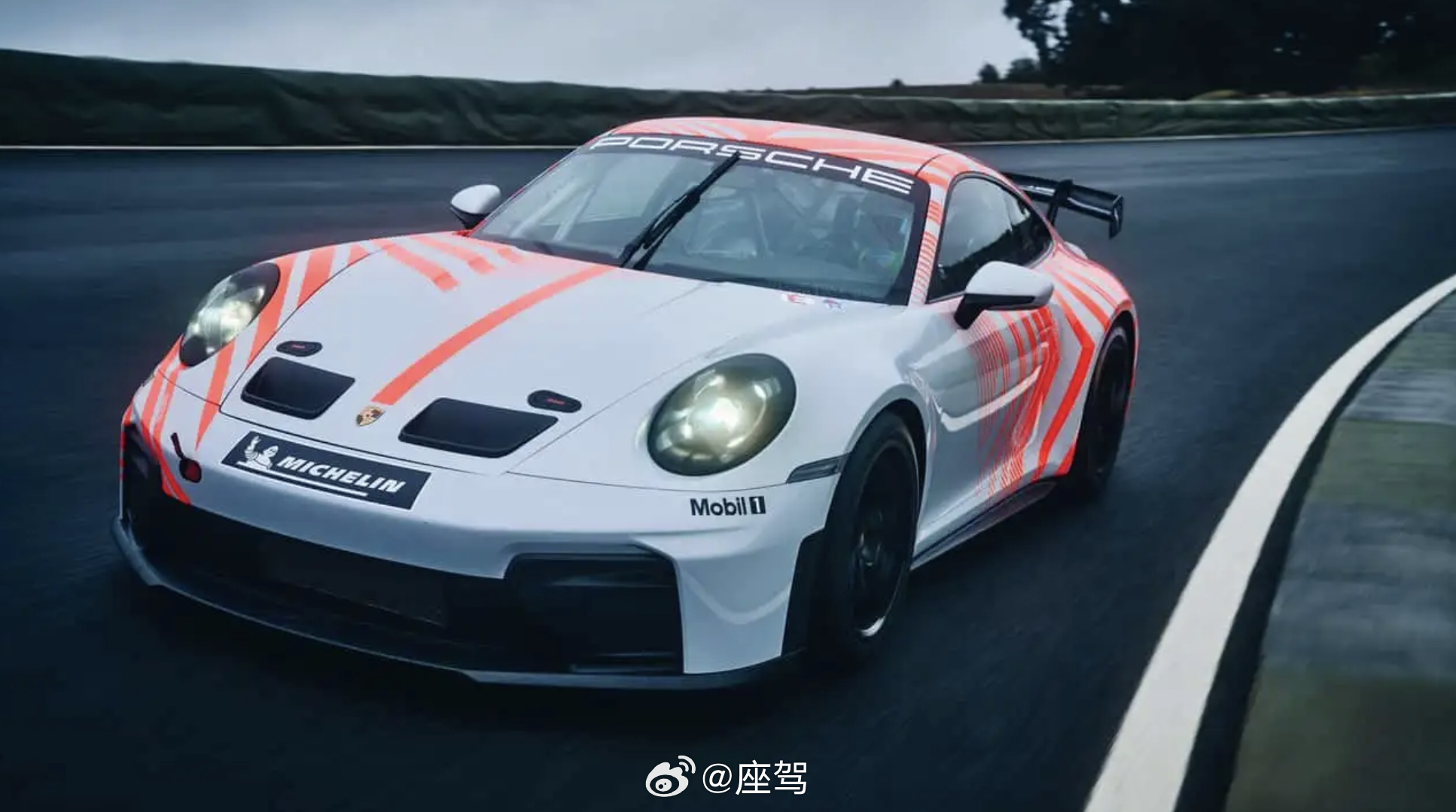 随着 718 Cayman 赛车退役，保时捷正式推出赛道专属入门级赛车——Por