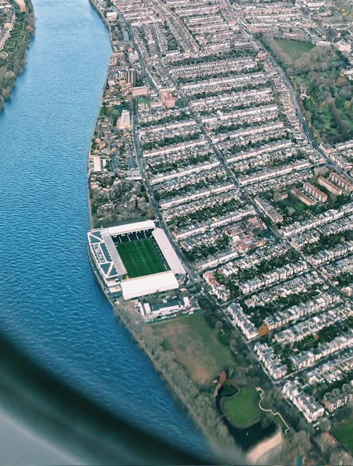 你能从空中认出这是哪个体育场吗？ 