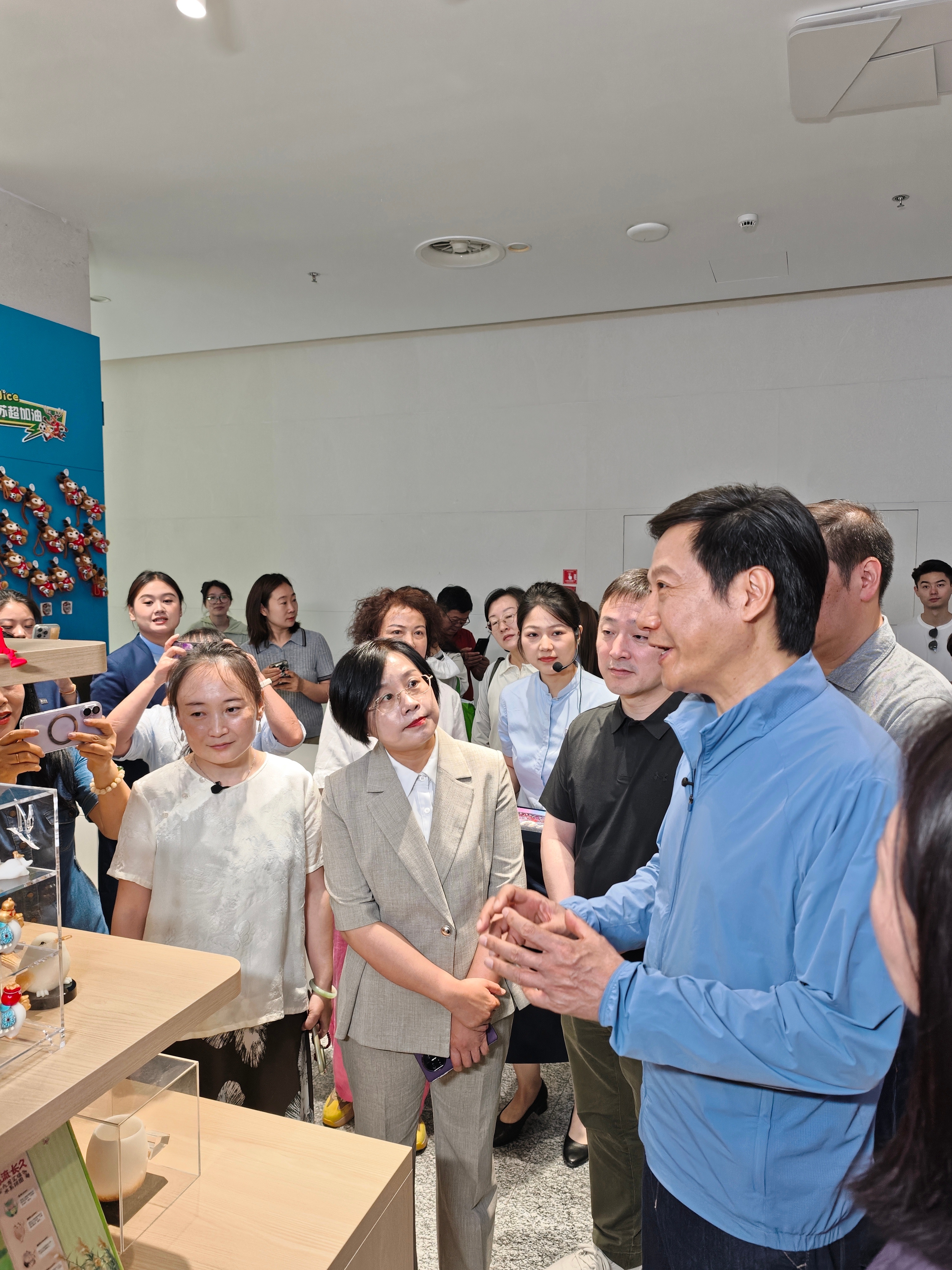 雷军来盐城了明天的试验场直播，雷总已经来盐城准备好了有没有朋友现场偶遇的哈哈哈 