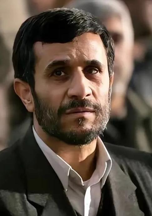 伊朗传来新消息
4月1日凌晨，伊朗总统佩泽希齐扬突然放话，说伊朗愿意结束跟美以的