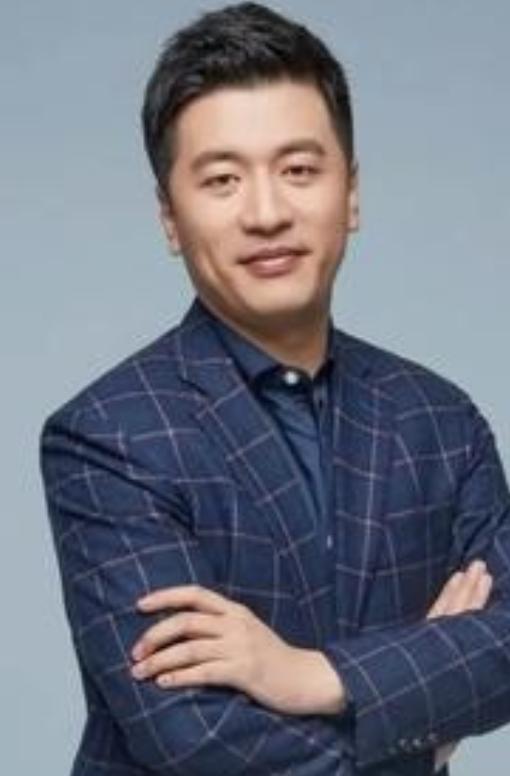 现在最扎心的，应该就是张雪峰公司的员工了吧。
旁人只看到峰学蔚来的神仙待遇，只有