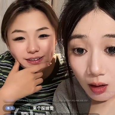 赵芸一张婉怡KTV对唱，俩小姑娘玩得很开心，评论区有网友追问德云社谁要结婚！德云