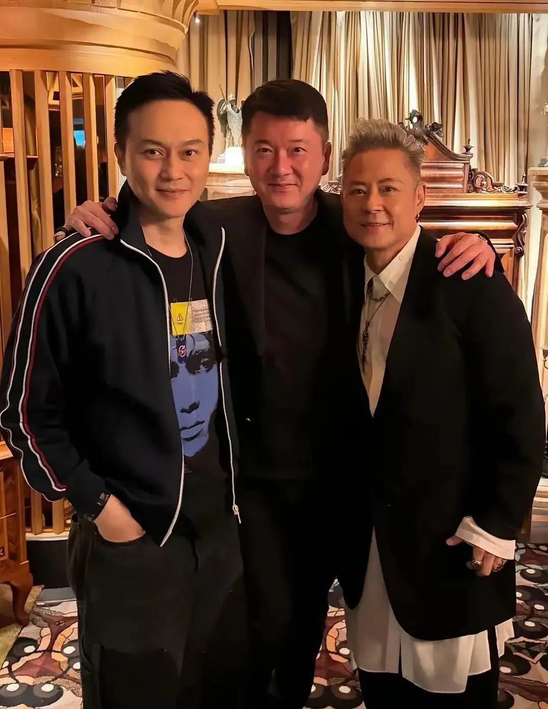 54岁张智霖素颜现身酒吧！脸色苍白显憔悴，底子还是很帅的 